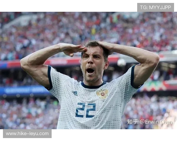 足球球星洪的辉煌历程与传奇故事展现出无限激情与永恒魅力